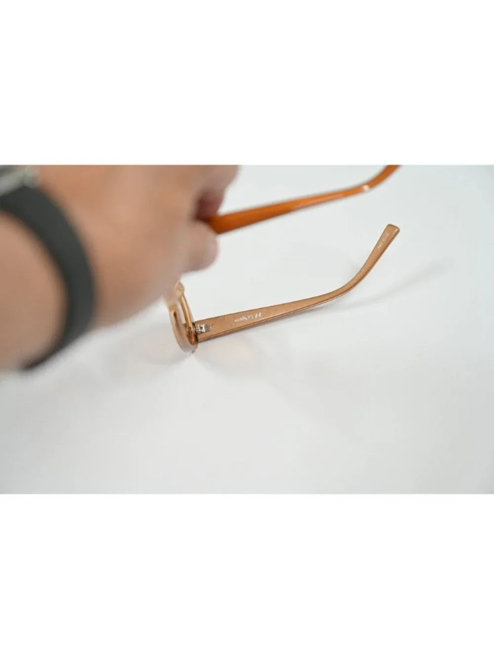 Le Specs excellent pre